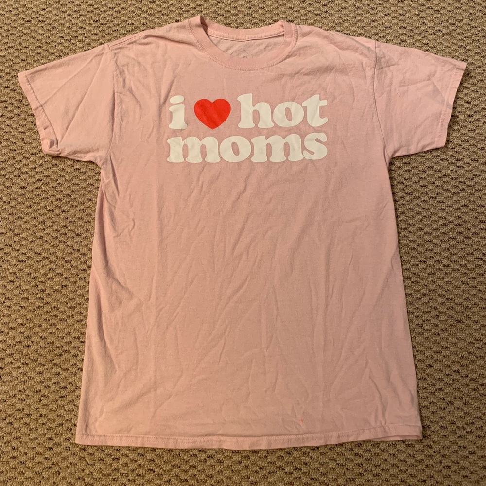 Danny Duncan “I ❤️ hot moms” T-Shirt